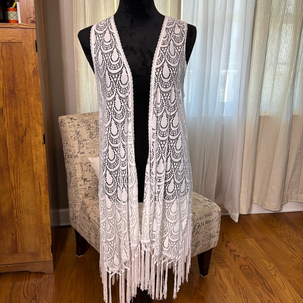 Ladie’s lacy vest Le Dor brand size Large